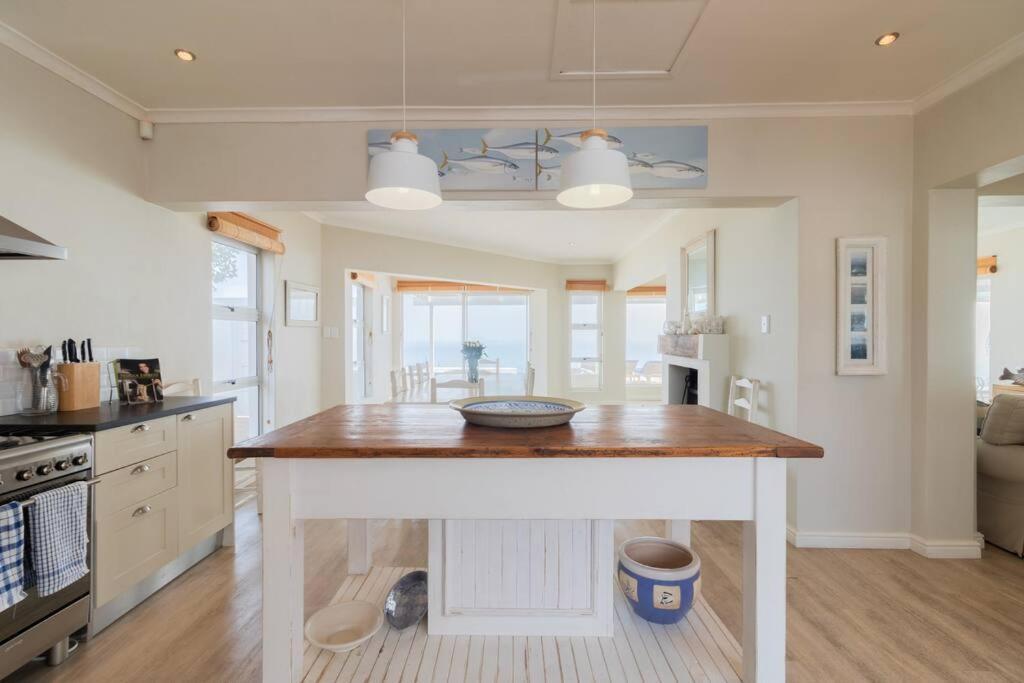 La Petite Baleine Oceanfront Luxury Villa De Kelders Exterior photo