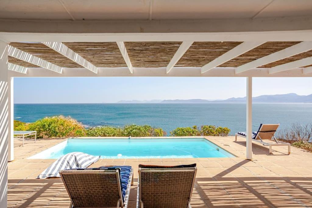La Petite Baleine Oceanfront Luxury Villa De Kelders Exterior photo