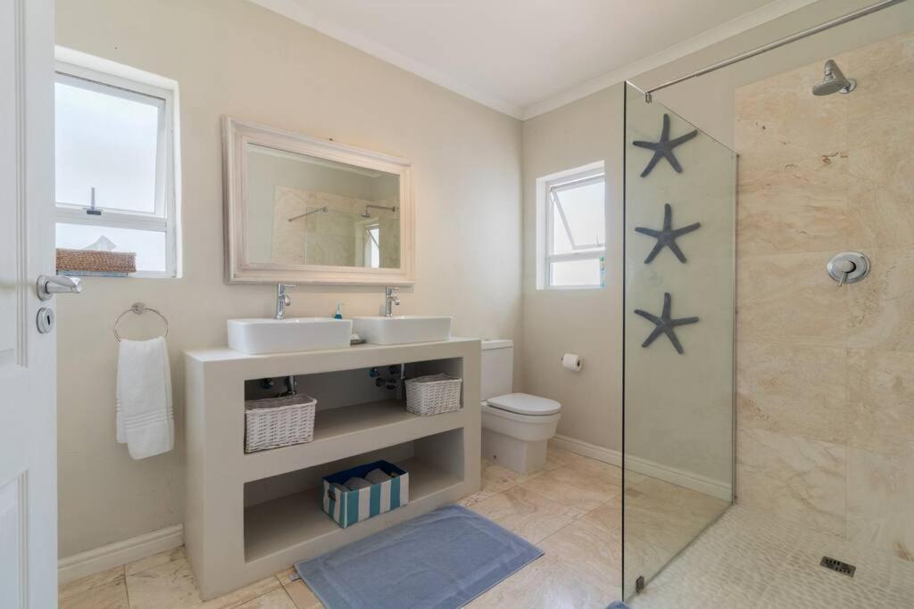 La Petite Baleine Oceanfront Luxury Villa De Kelders Exterior photo