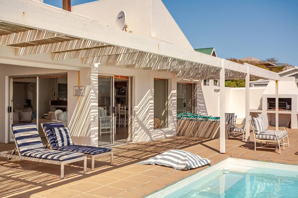 La Petite Baleine Oceanfront Luxury Villa De Kelders Exterior photo