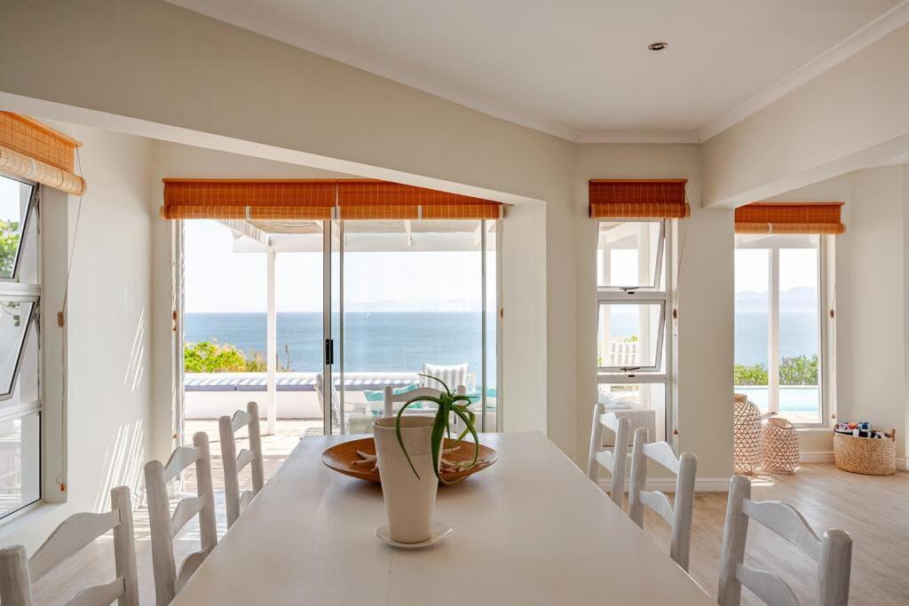 La Petite Baleine Oceanfront Luxury Villa De Kelders Exterior photo
