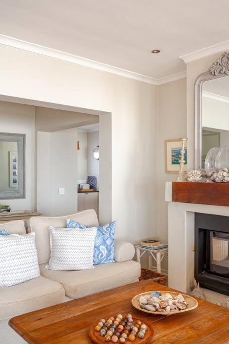 La Petite Baleine Oceanfront Luxury Villa De Kelders Exterior photo