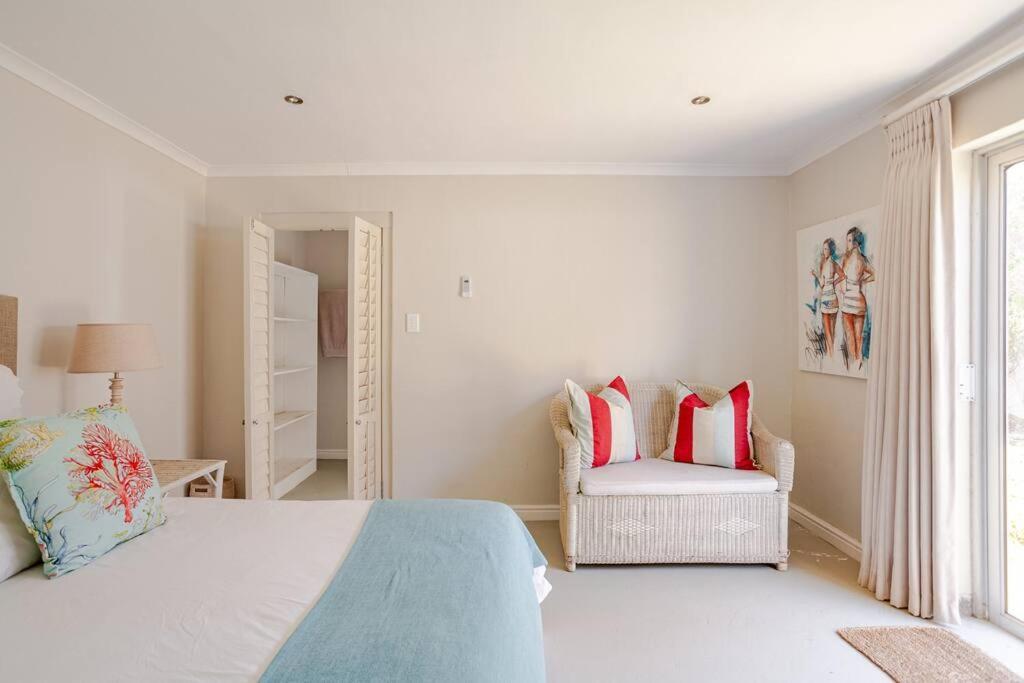 La Petite Baleine Oceanfront Luxury Villa De Kelders Exterior photo