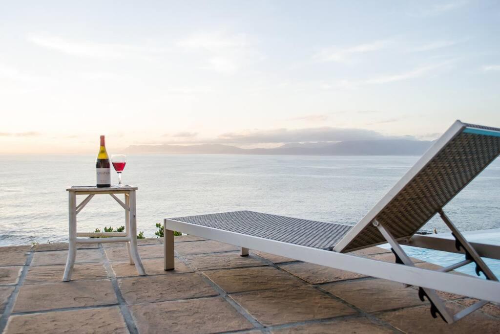 La Petite Baleine Oceanfront Luxury Villa De Kelders Exterior photo